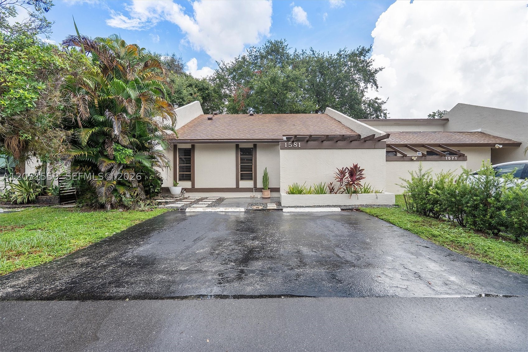 EVERGLADES SUGAR & LAND C - Residential Lease