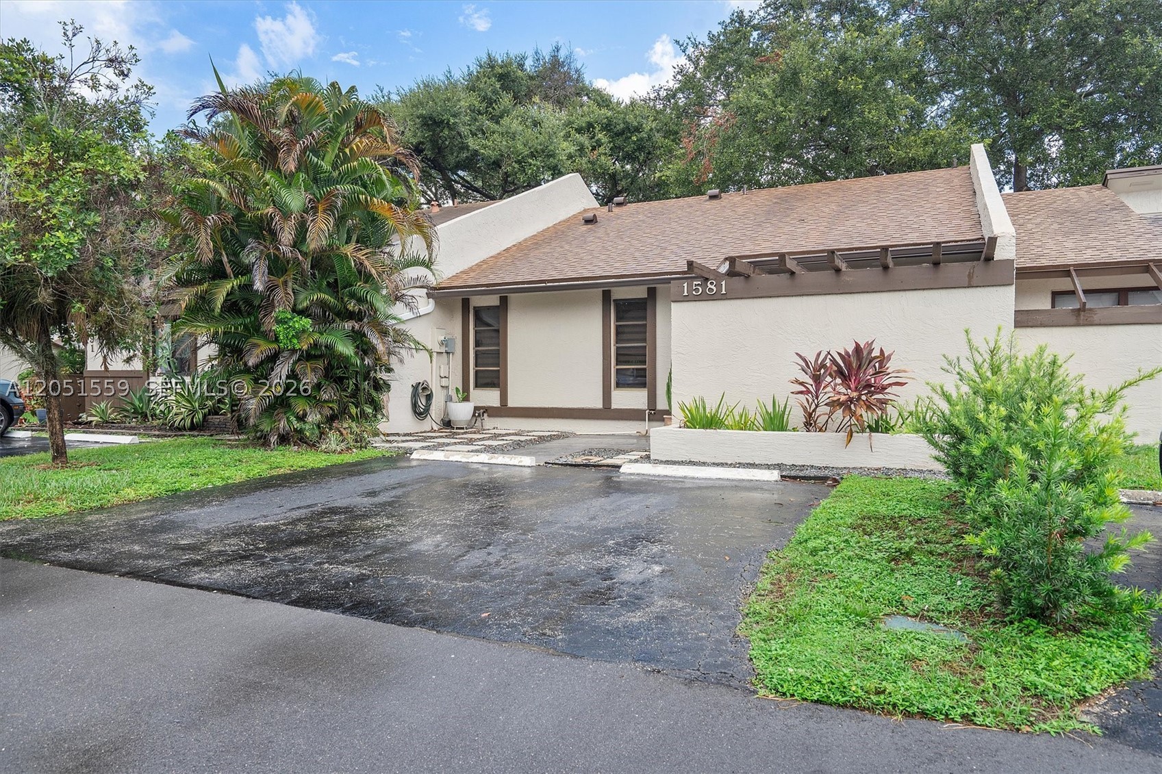EVERGLADES SUGAR & LAND C - Residential Lease