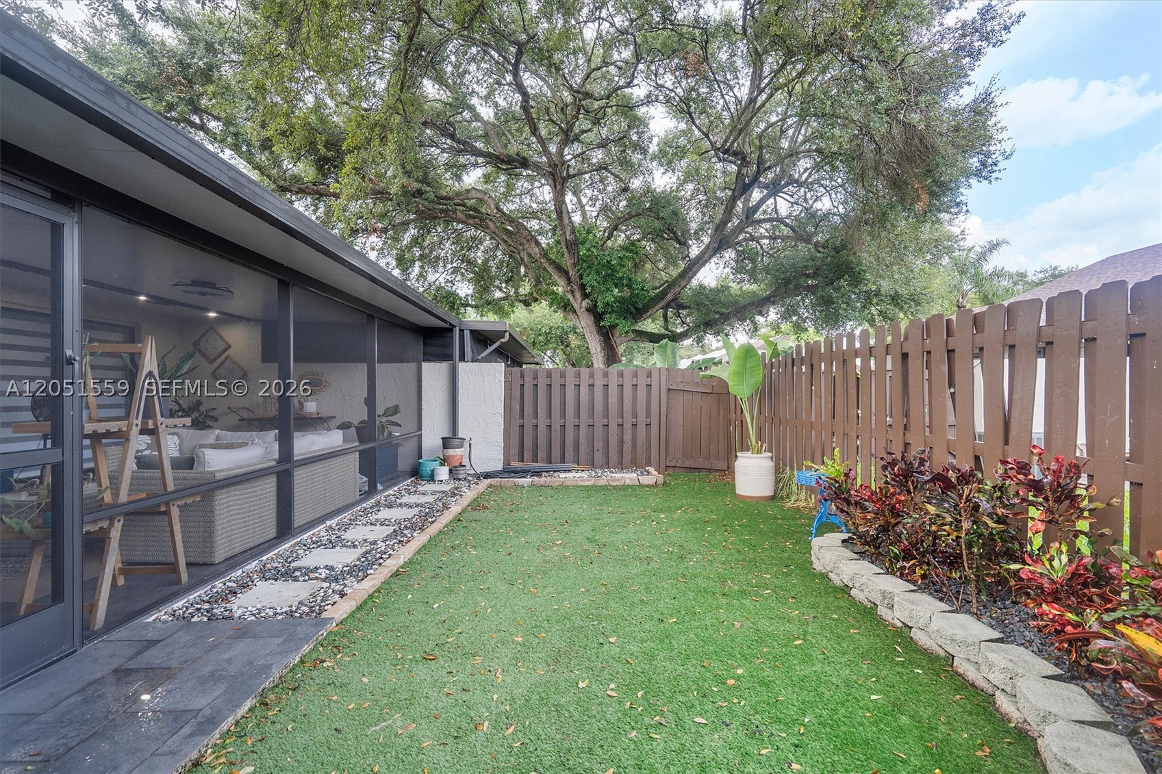 EVERGLADES SUGAR & LAND C - Residential Lease