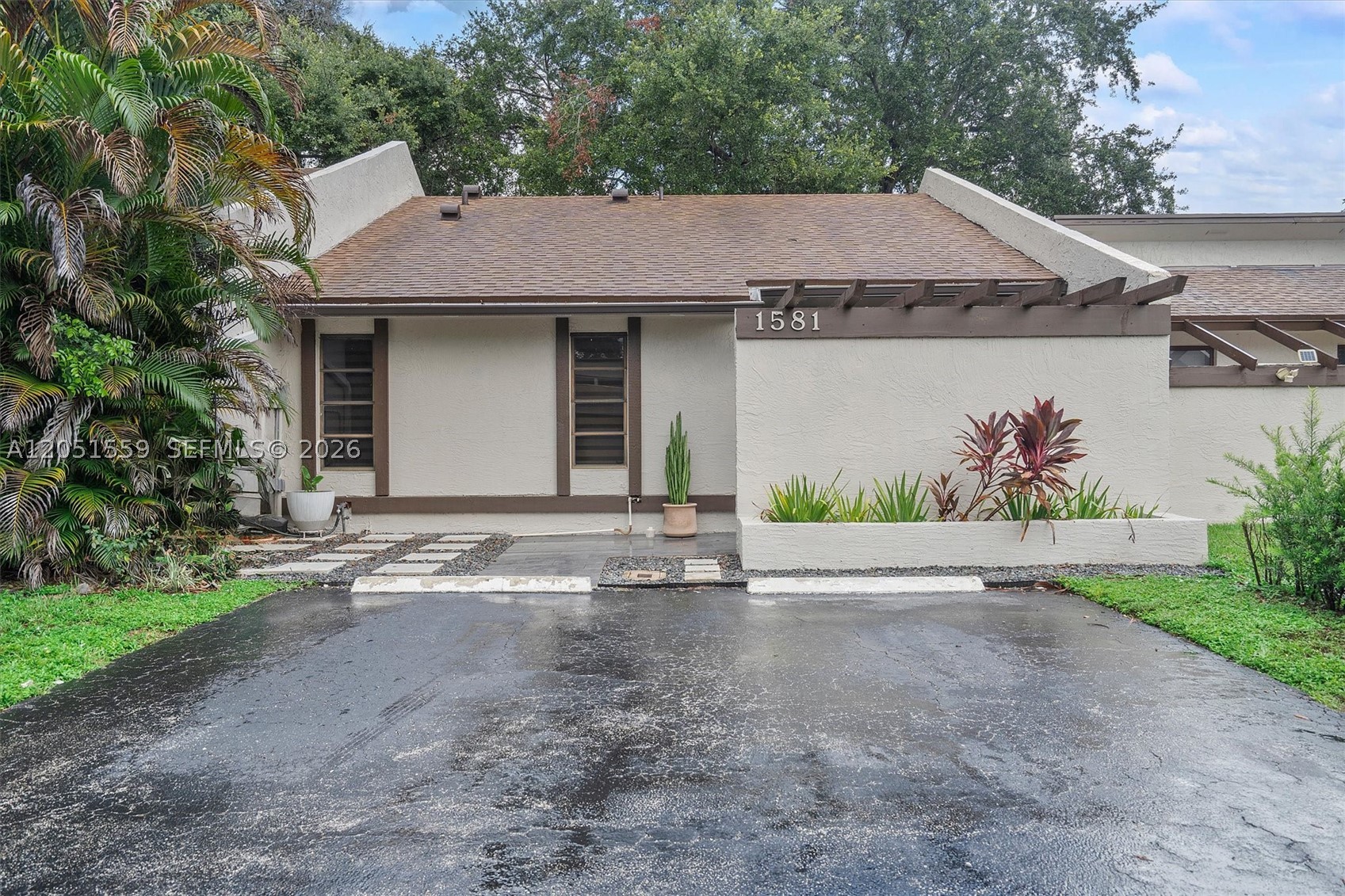 EVERGLADES SUGAR & LAND C - Residential Lease