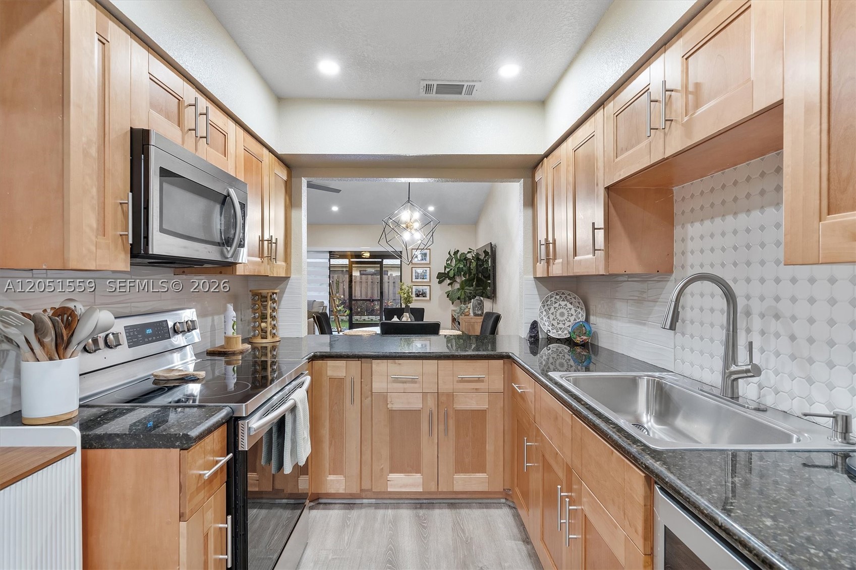 EVERGLADES SUGAR & LAND C - Residential Lease