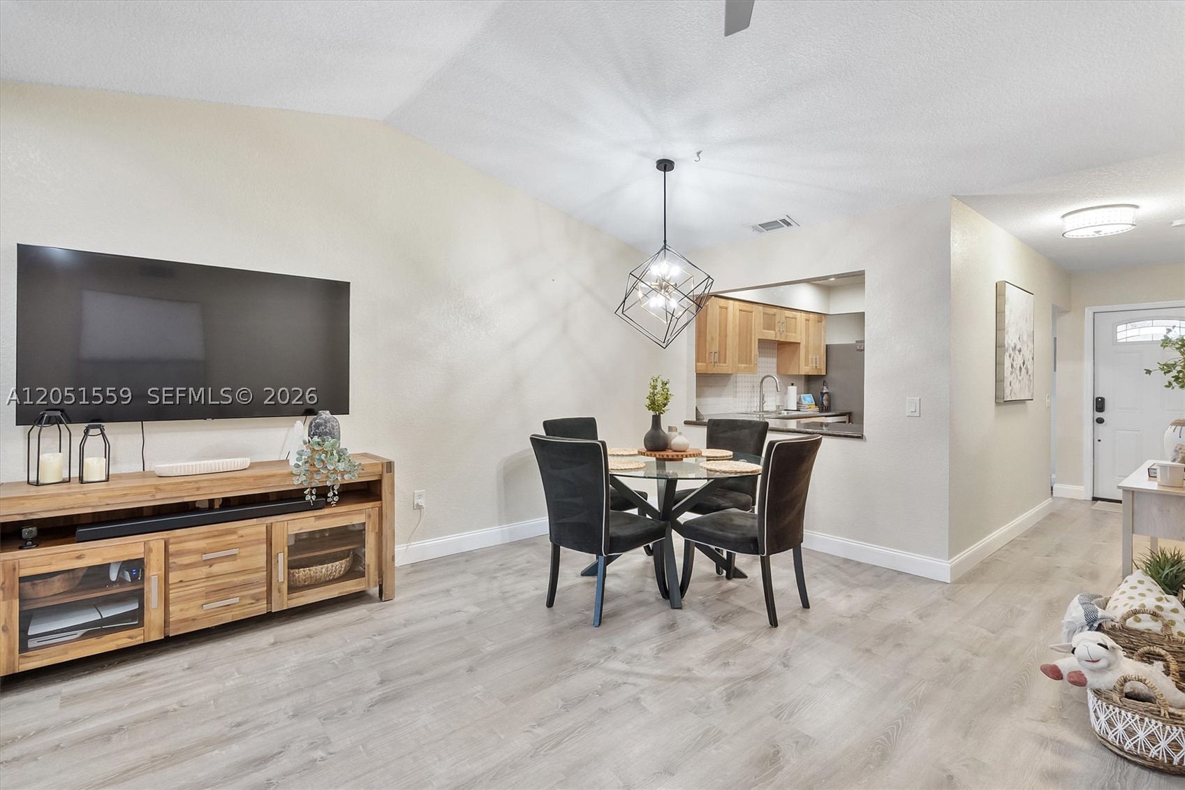 EVERGLADES SUGAR & LAND C - Residential Lease