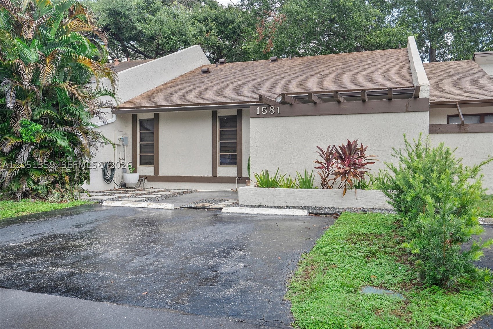 EVERGLADES SUGAR & LAND C - Residential Lease
