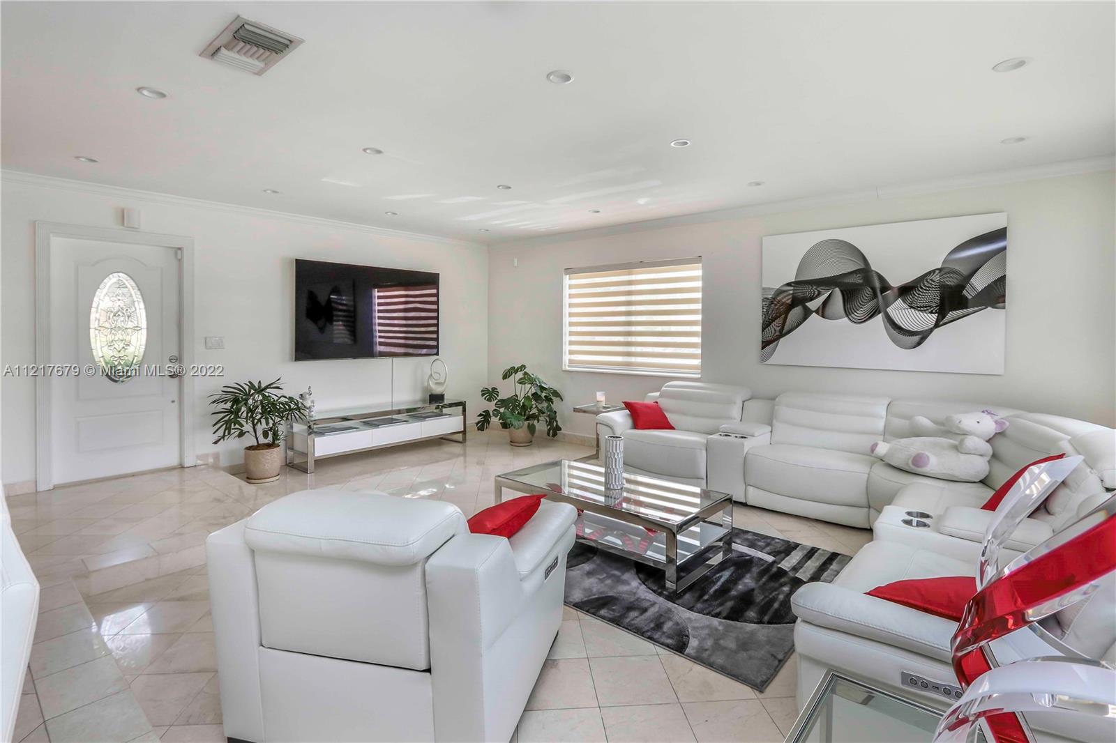 HOLLYWOOD LAKES SEC - Residential
