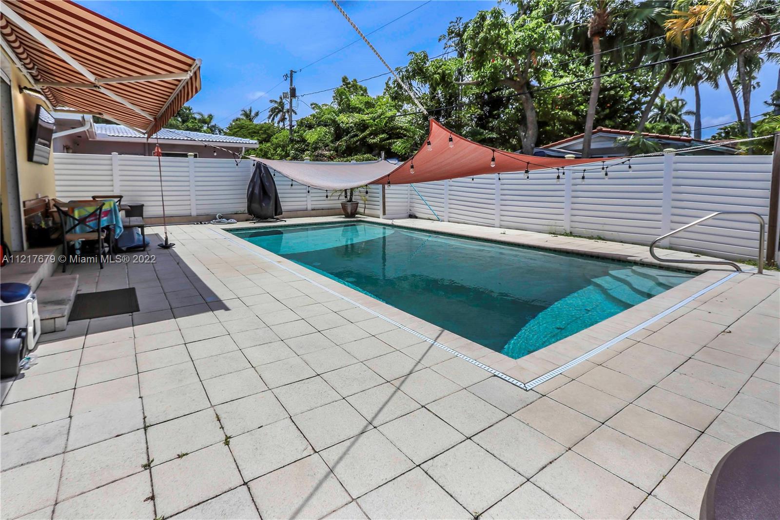 HOLLYWOOD LAKES SEC - Residential