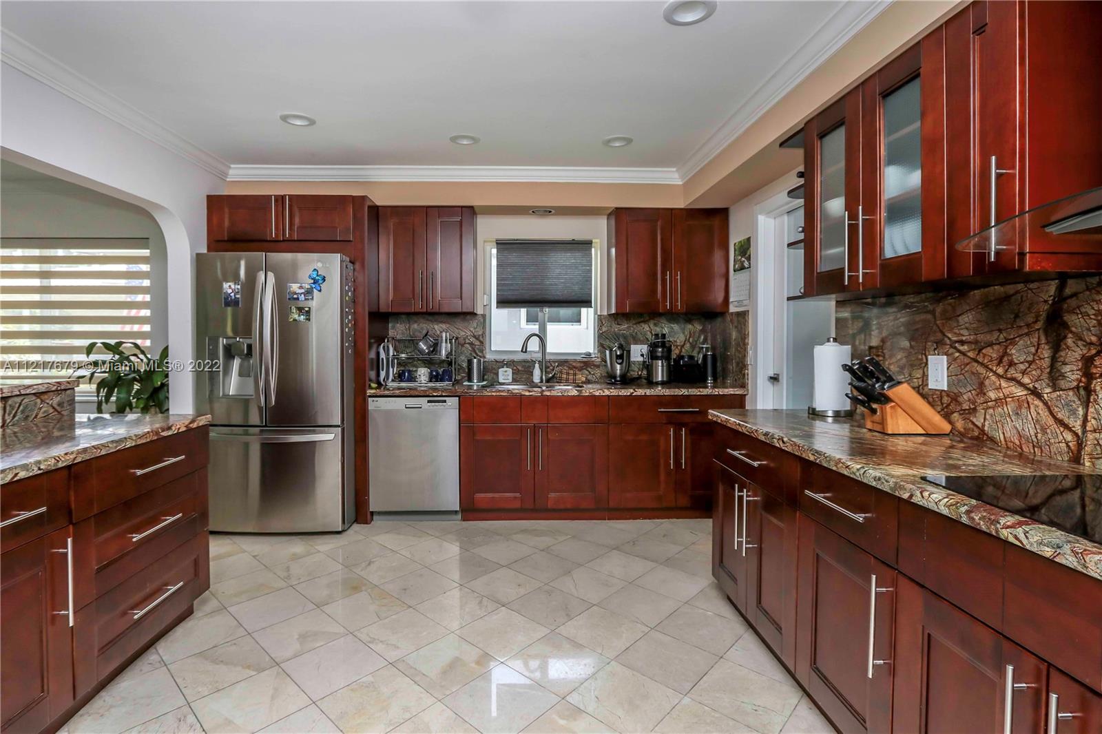 HOLLYWOOD LAKES SEC - Residential