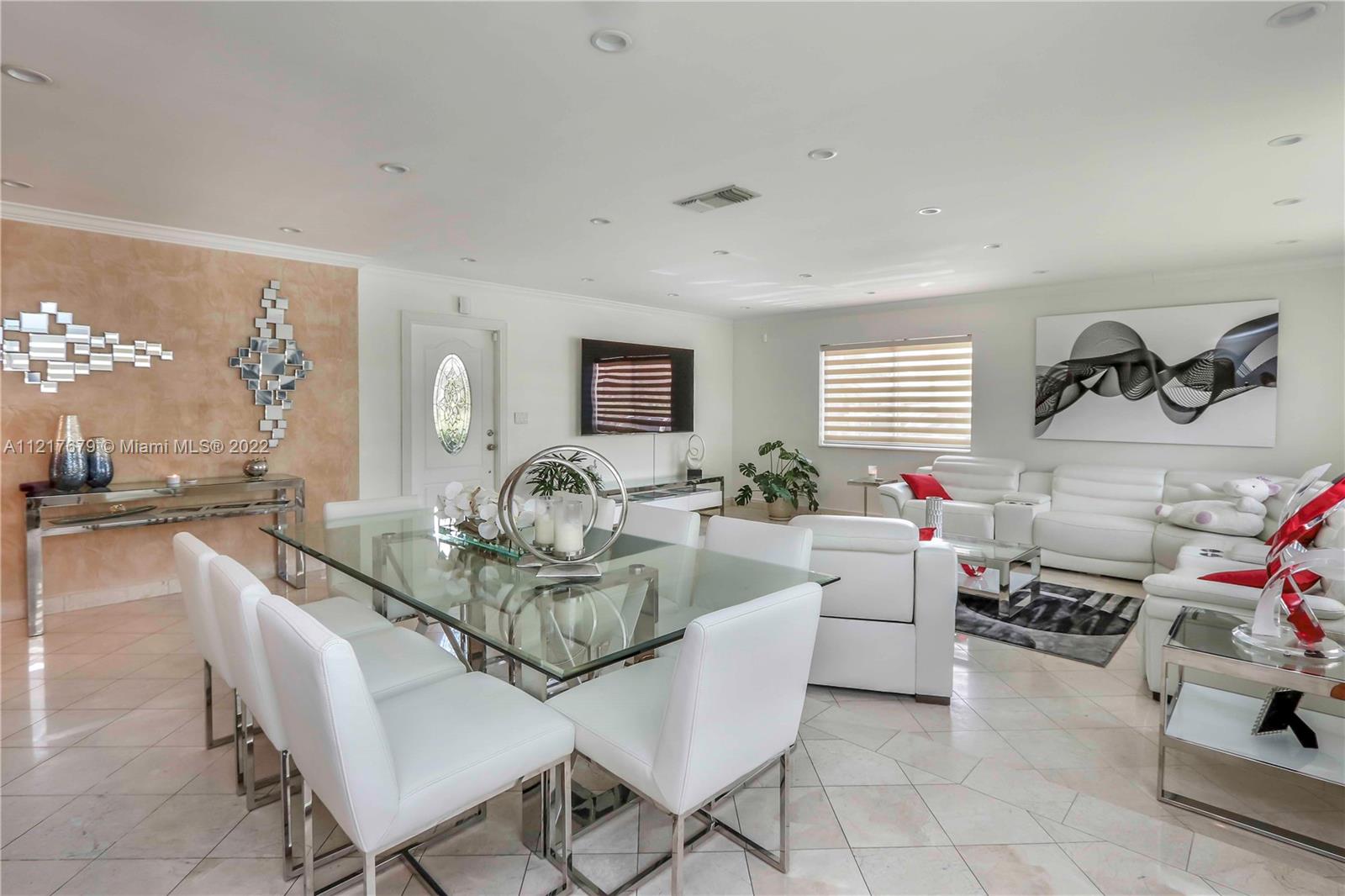 HOLLYWOOD LAKES SEC - Residential