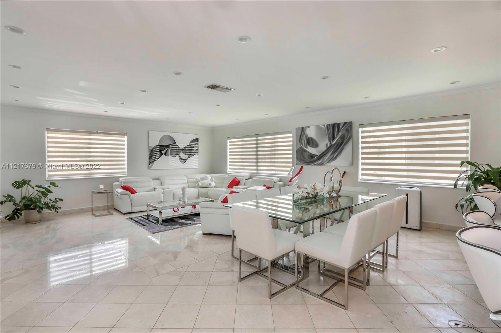 HOLLYWOOD LAKES SEC - Residential