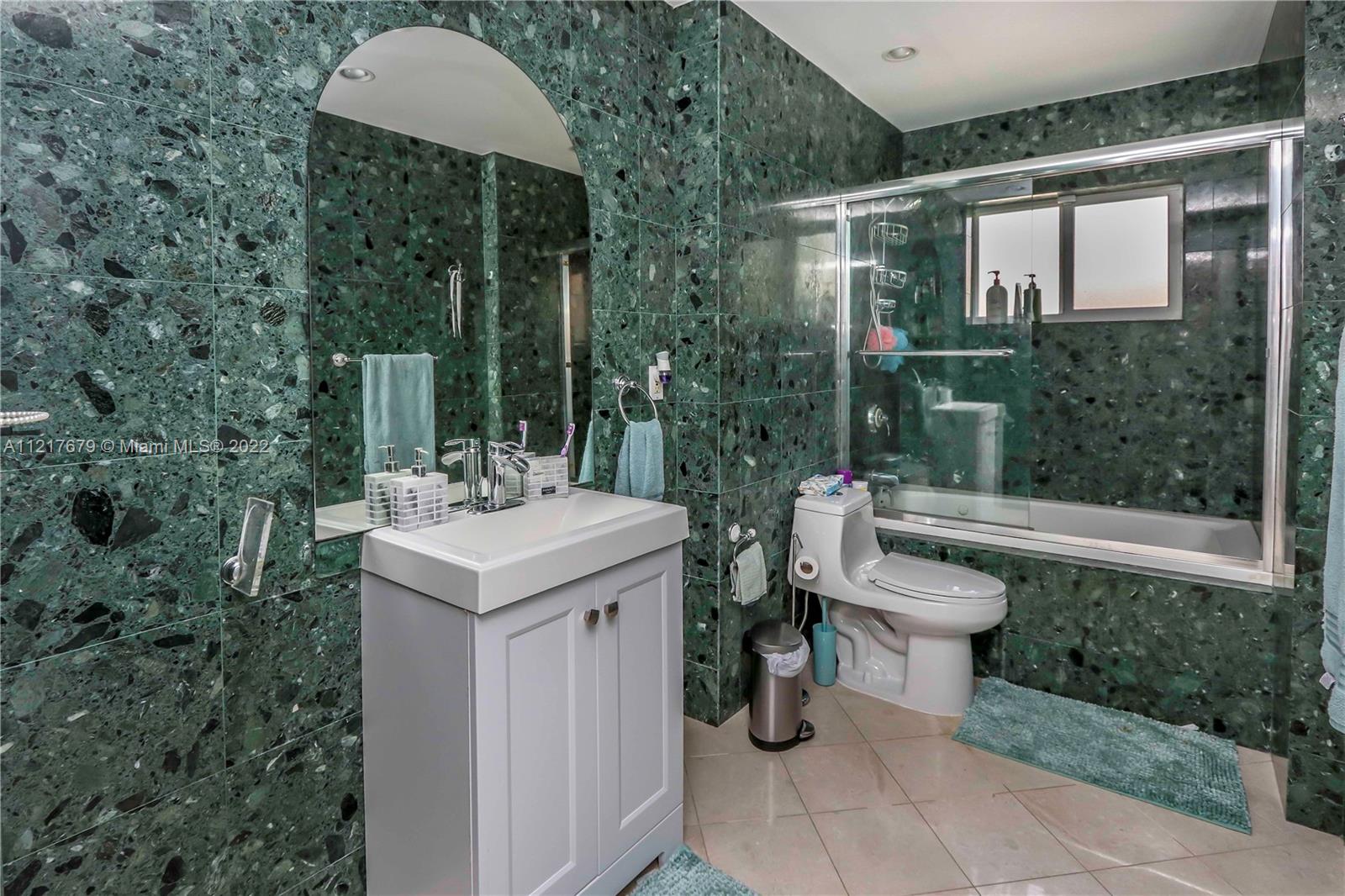 HOLLYWOOD LAKES SEC - Residential