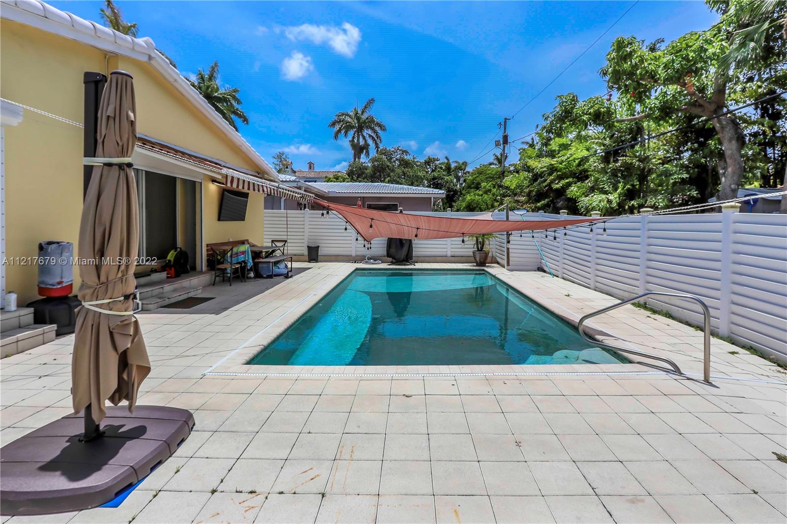 HOLLYWOOD LAKES SEC - Residential