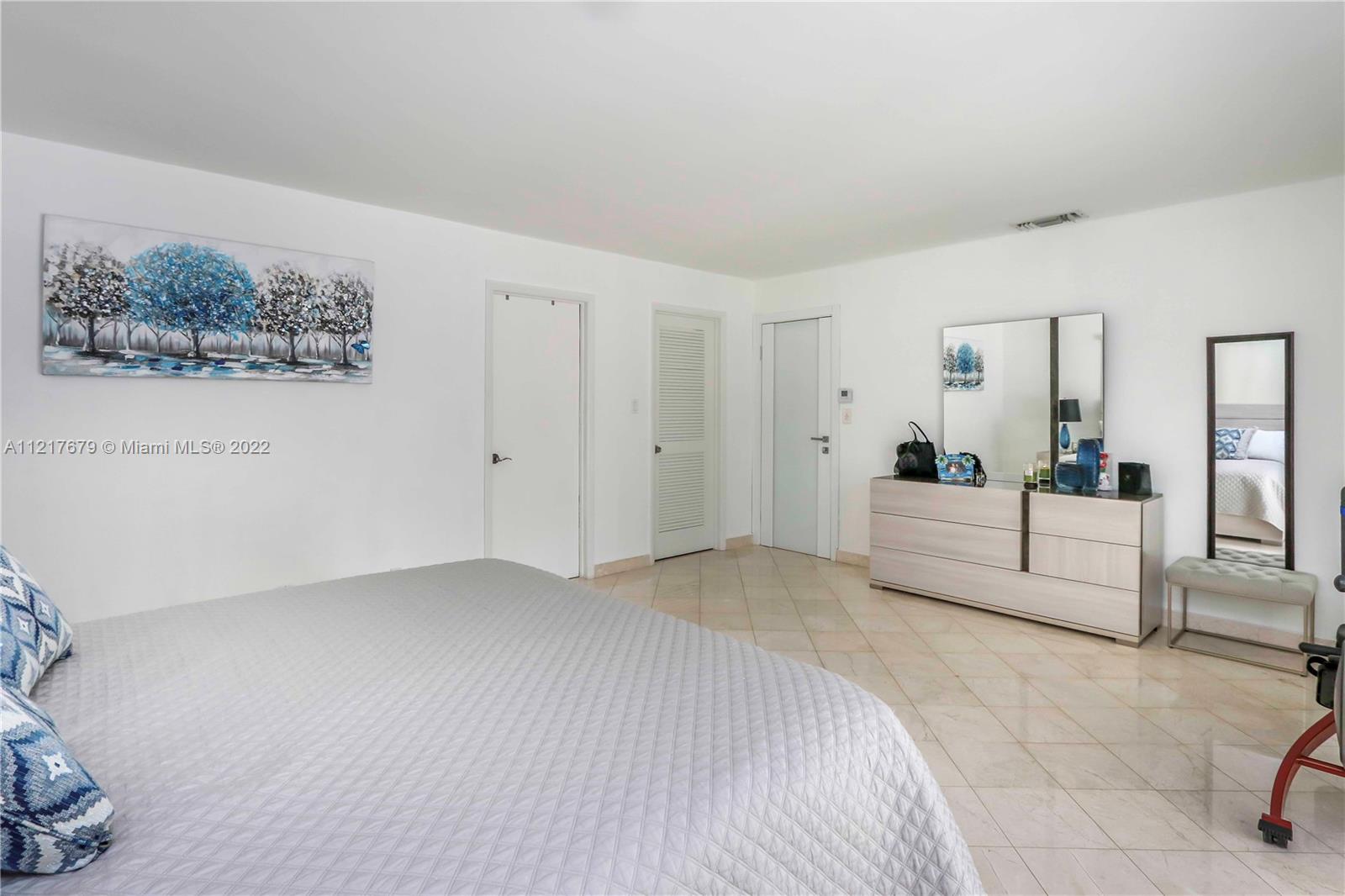 HOLLYWOOD LAKES SEC - Residential