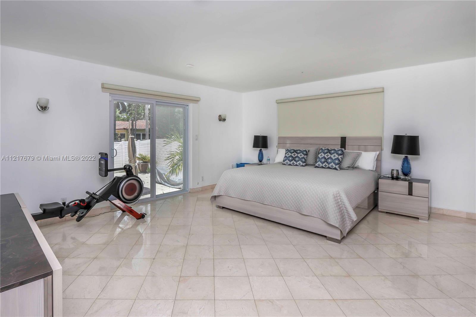 HOLLYWOOD LAKES SEC - Residential