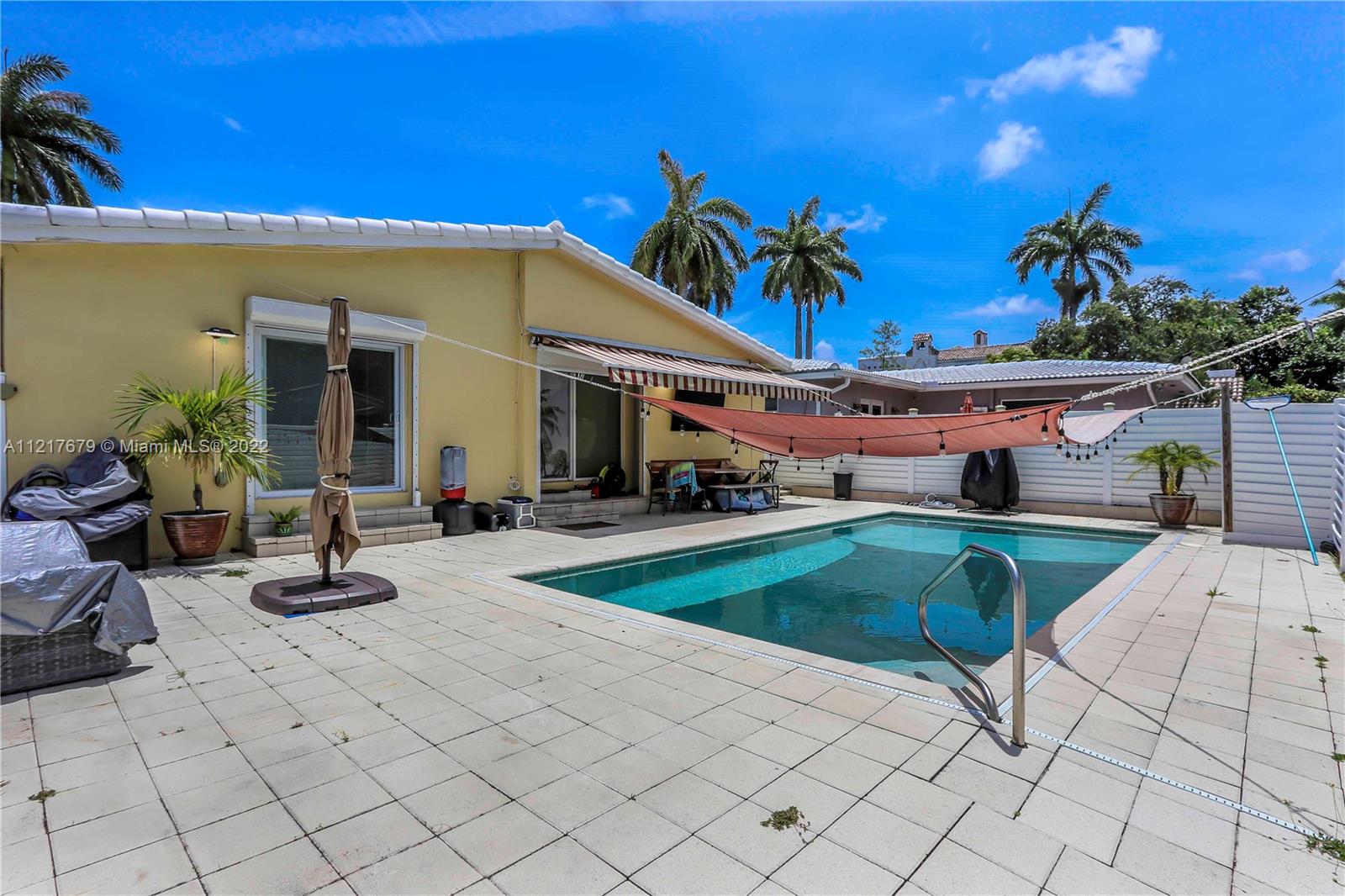 HOLLYWOOD LAKES SEC - Residential