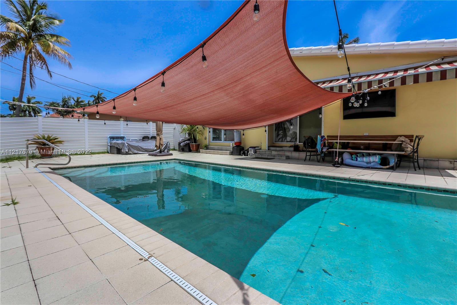 HOLLYWOOD LAKES SEC - Residential