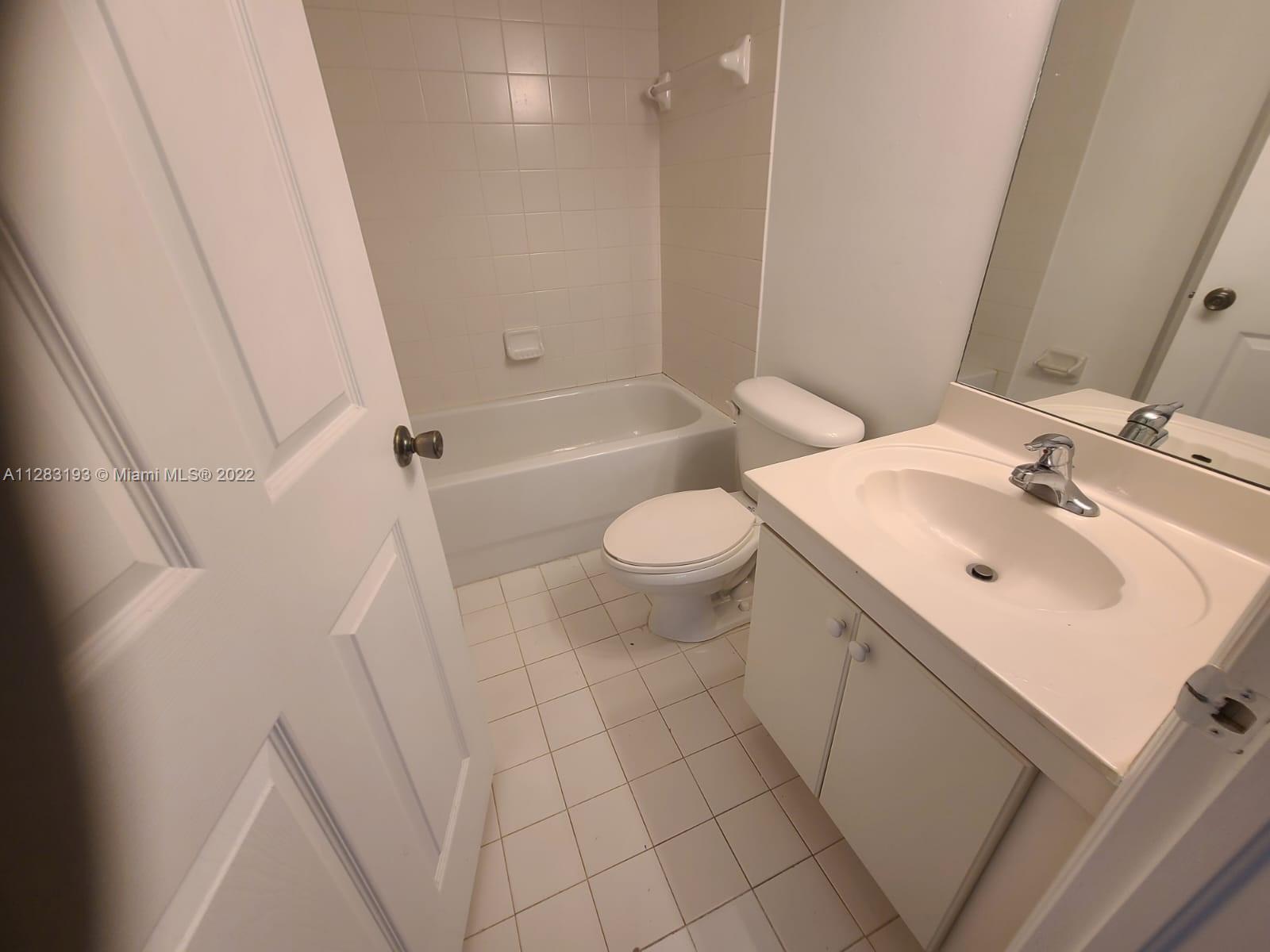 THE COURTS AT BAYSHORE II - Residential Lease