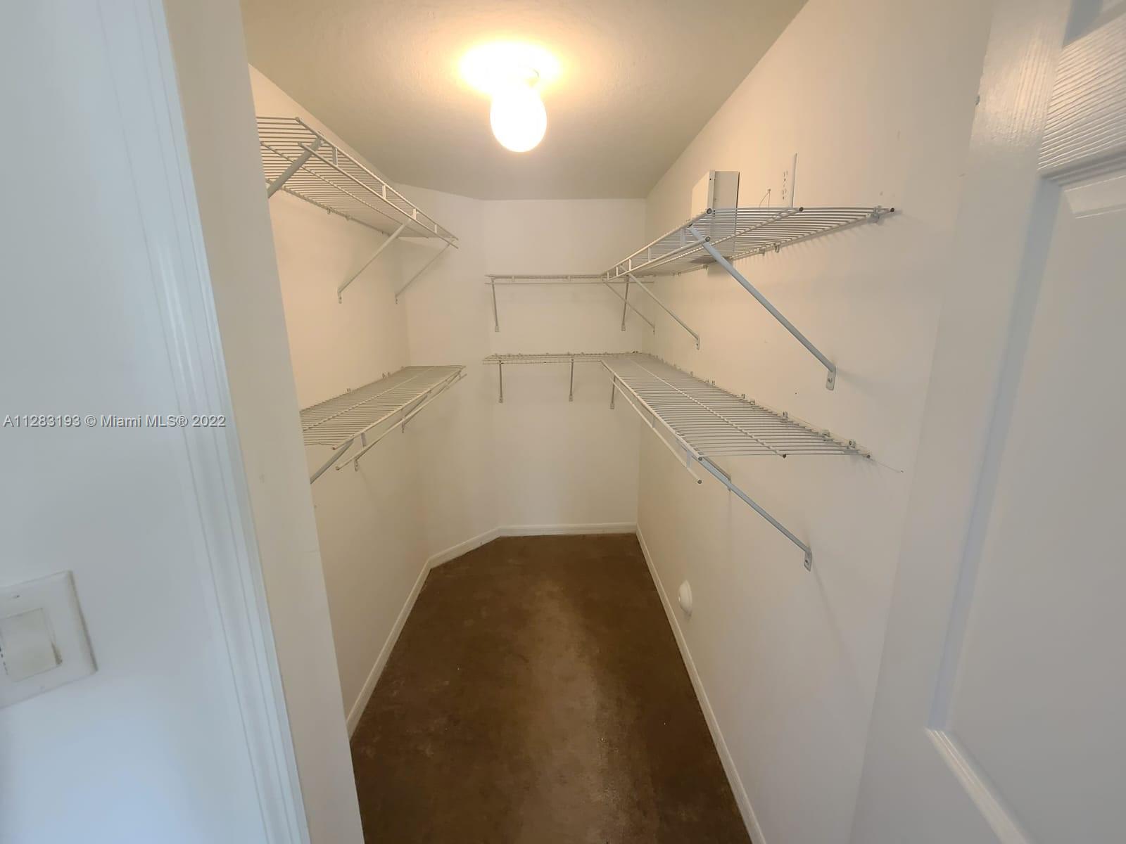 THE COURTS AT BAYSHORE II - Residential Lease