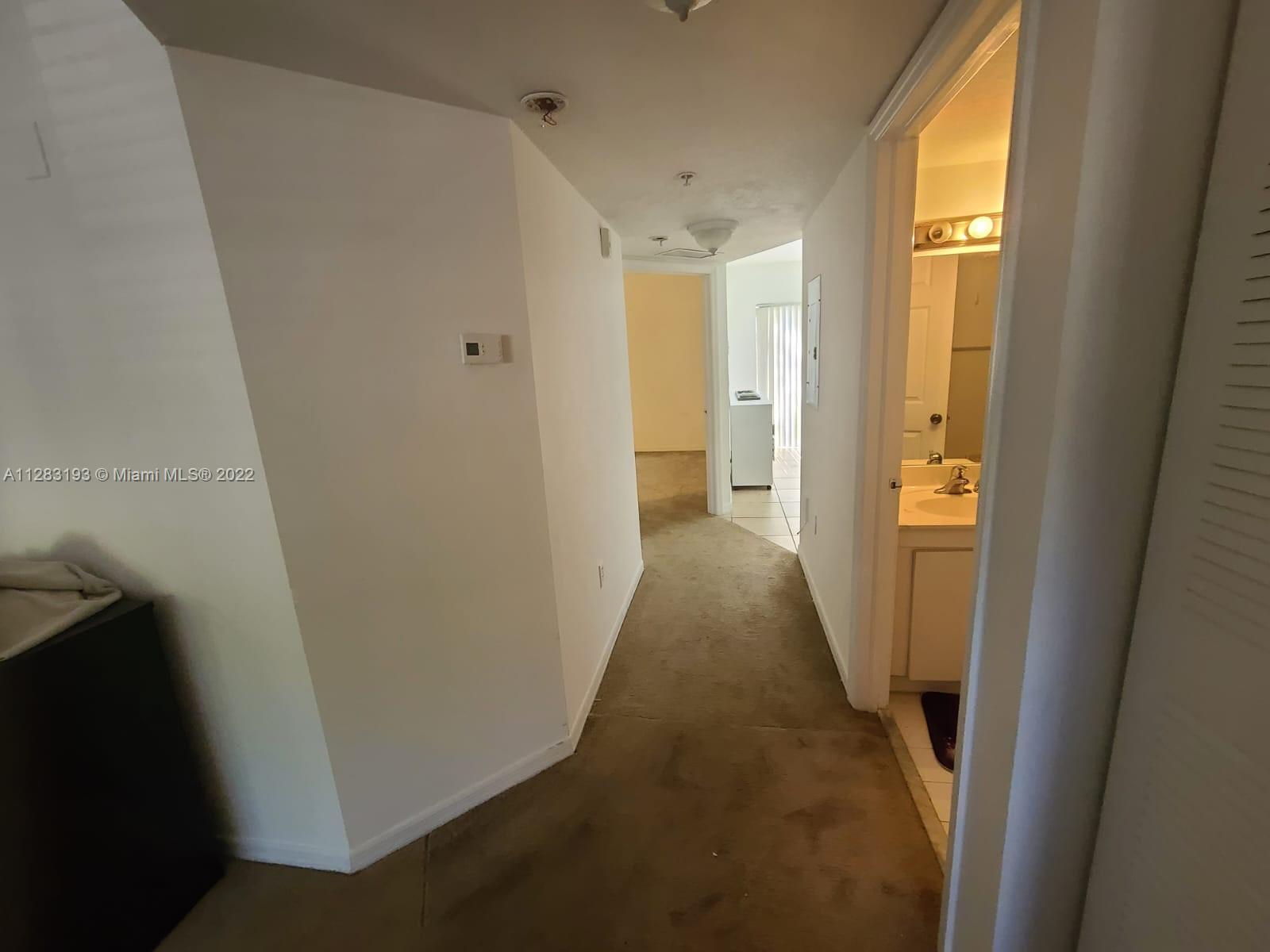 THE COURTS AT BAYSHORE II - Residential Lease