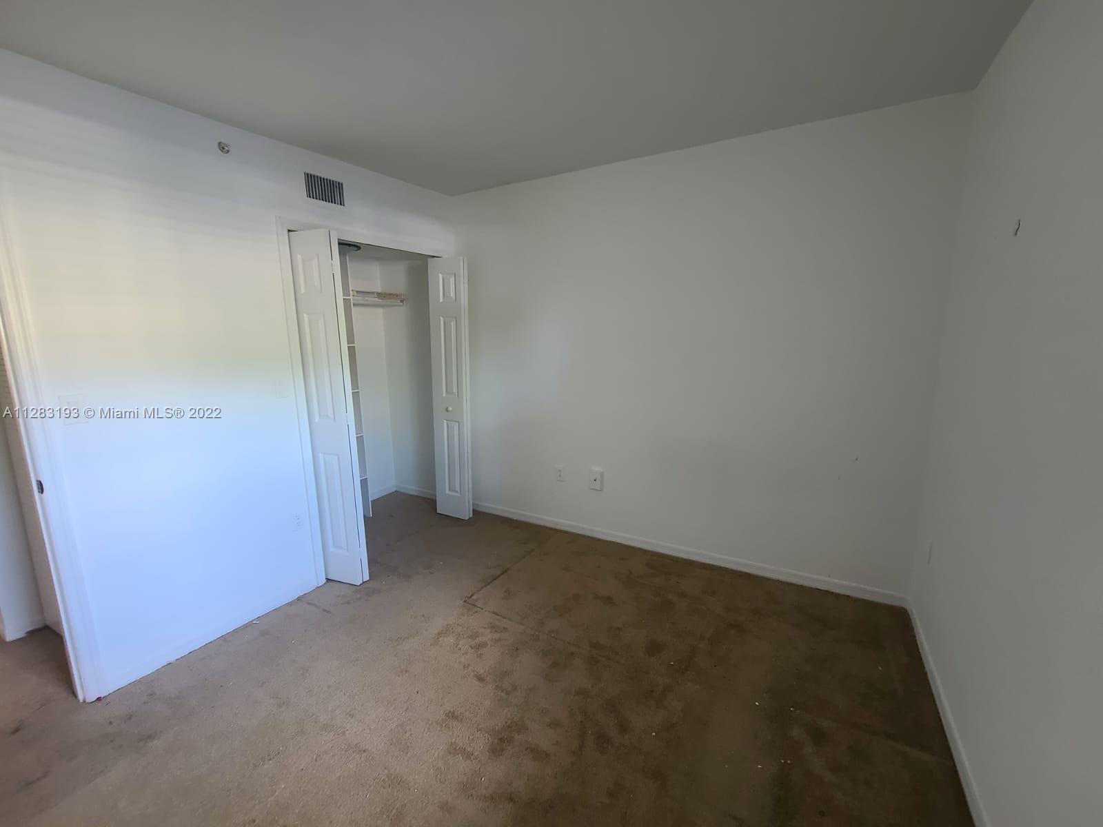 THE COURTS AT BAYSHORE II - Residential Lease