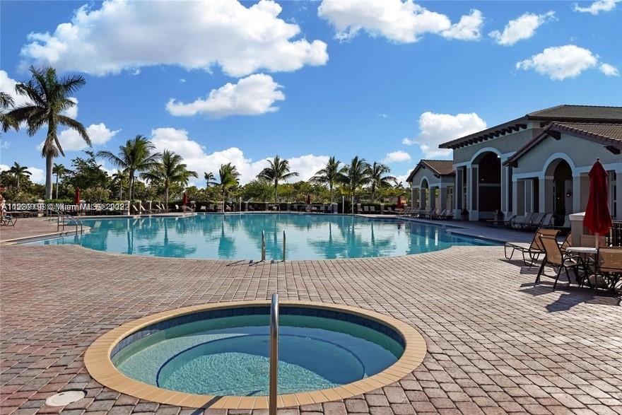 THE COURTS AT BAYSHORE II - Residential Lease