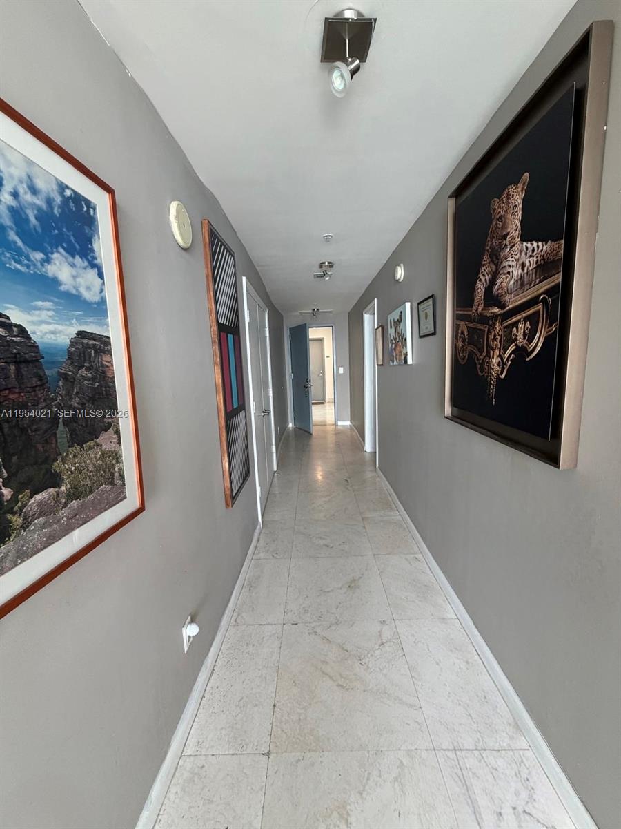 BLUE CONDO - Residential
