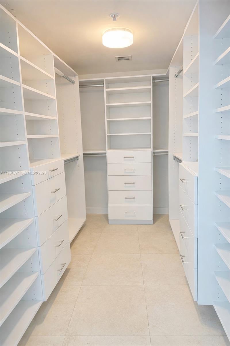 BLUE CONDO - Residential