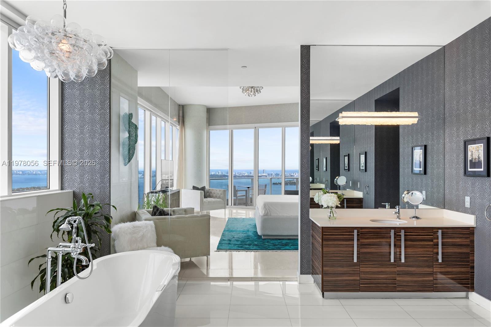PARAMOUNT BAY CONDO - Residential
