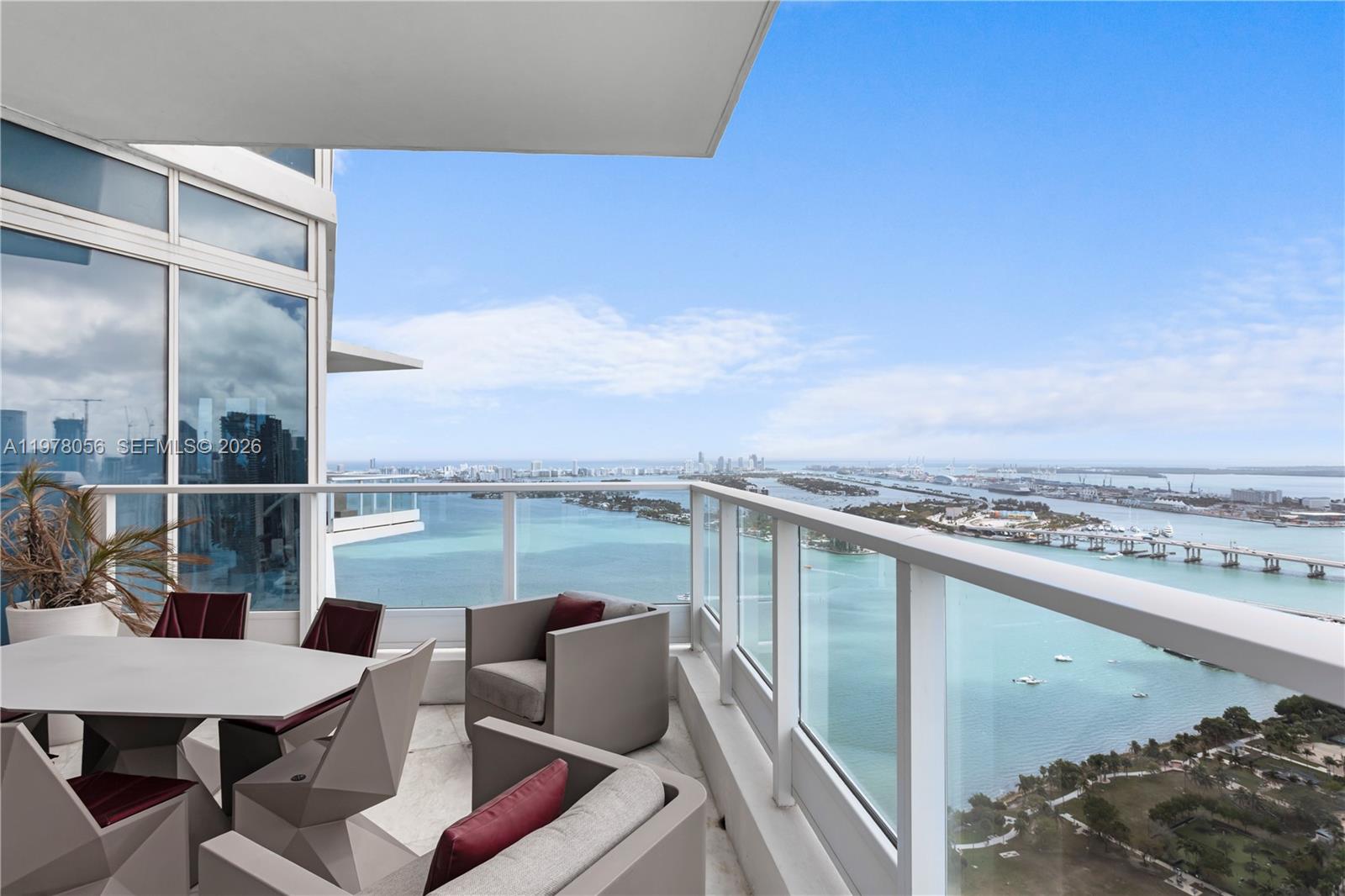 PARAMOUNT BAY CONDO - Residential