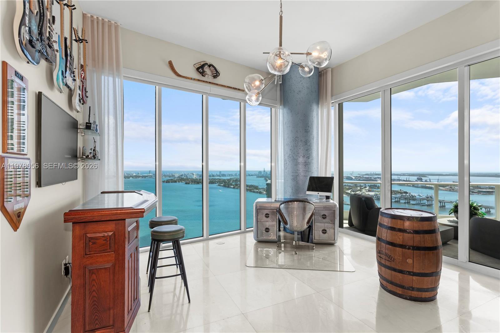 PARAMOUNT BAY CONDO - Residential