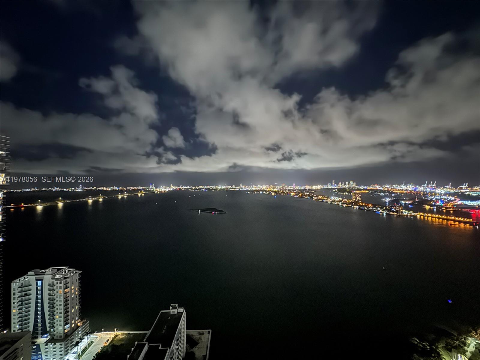 PARAMOUNT BAY CONDO - Residential