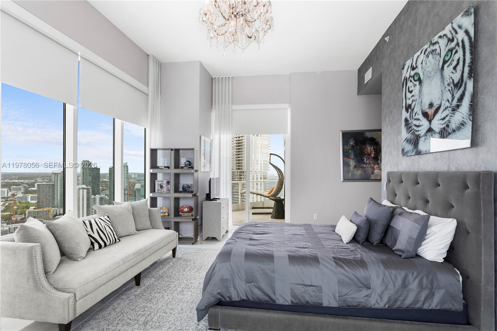 PARAMOUNT BAY CONDO - Residential