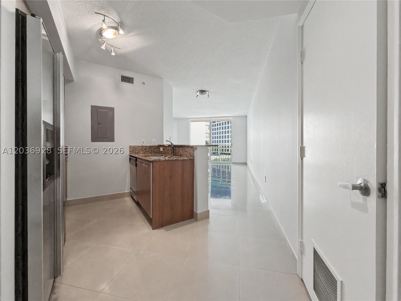 METROPOLIS I AT DADELAND - Residential Lease
