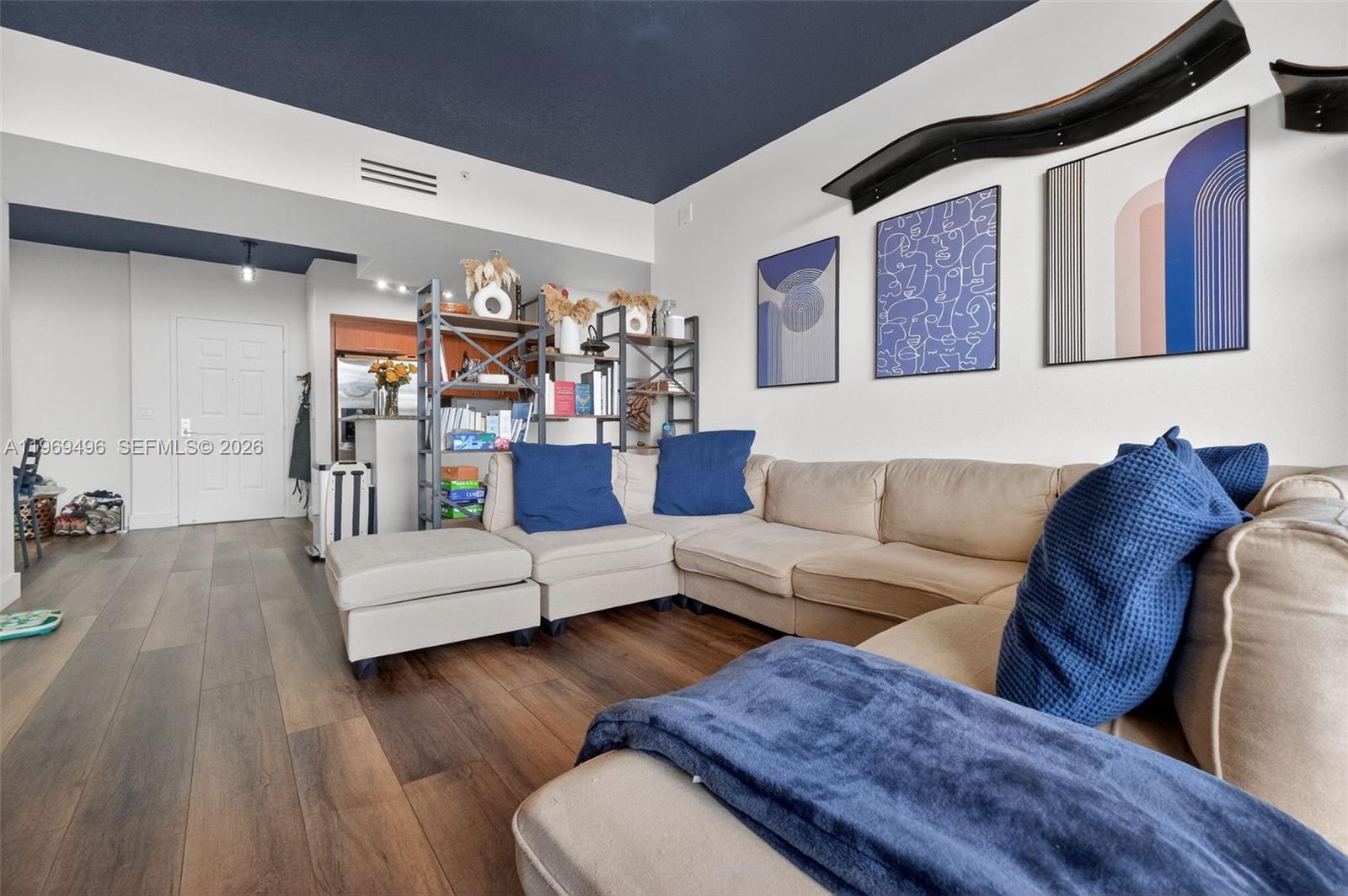 PUERTA DE PALMAS CONDO - Residential