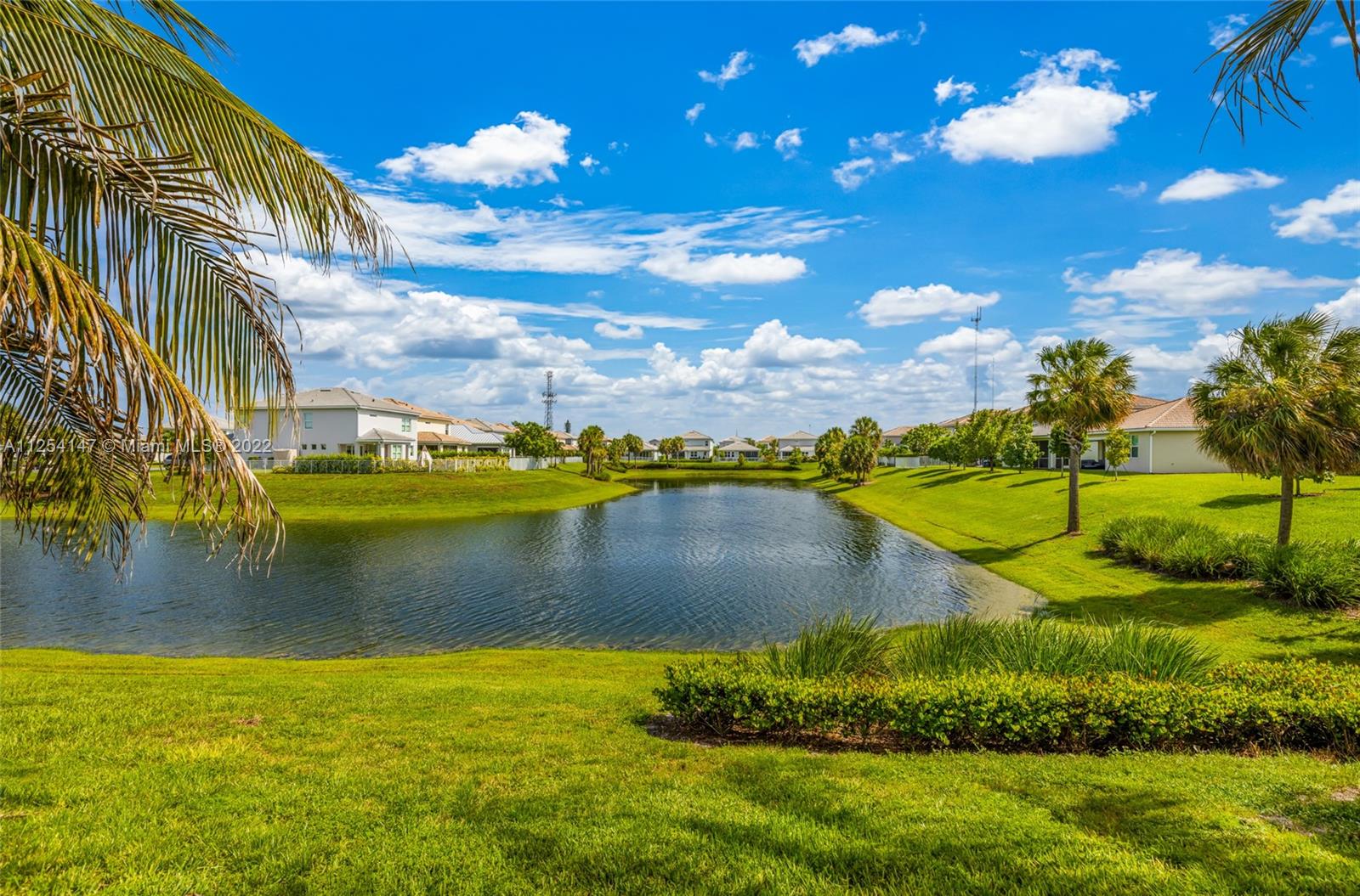 HILLCREST COUNTRY CLUB SO - Residential