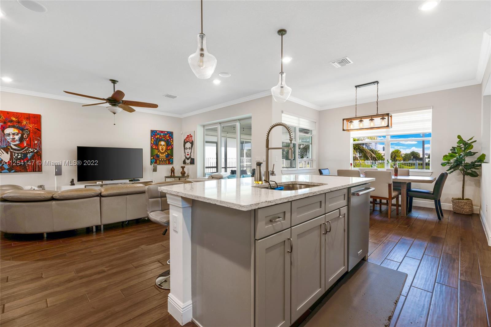 HILLCREST COUNTRY CLUB SO - Residential