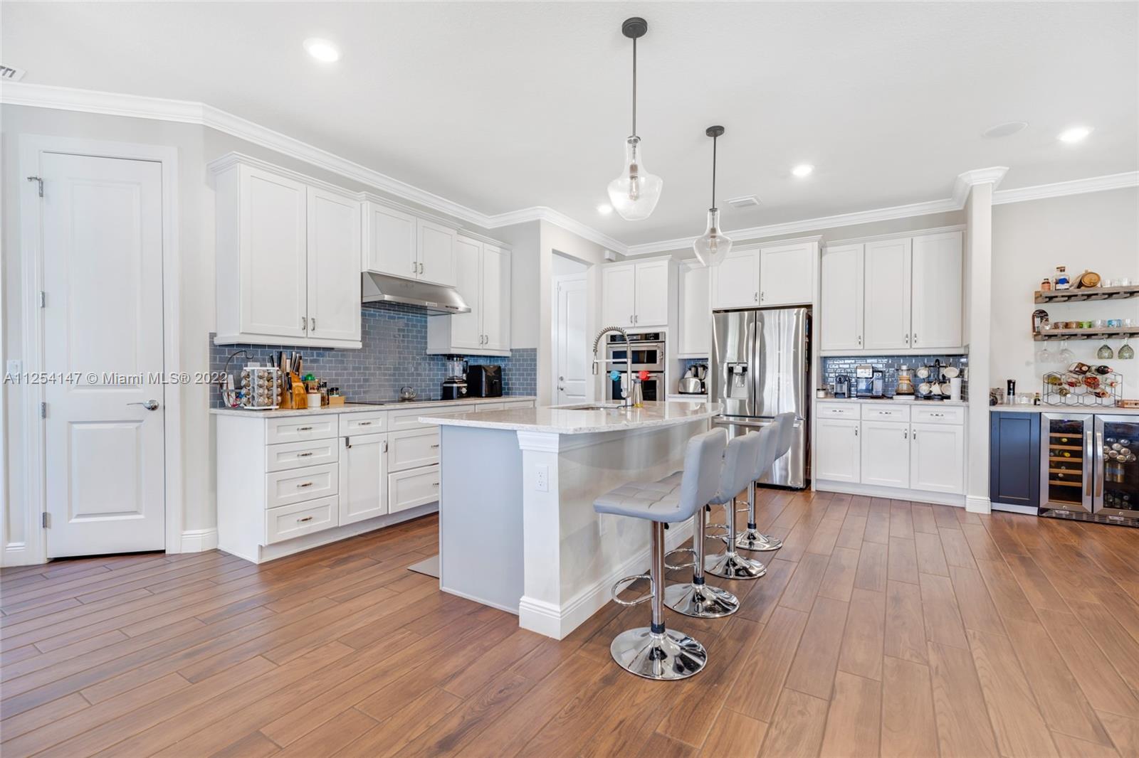 HILLCREST COUNTRY CLUB SO - Residential