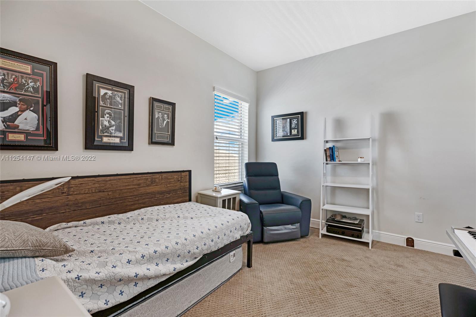 HILLCREST COUNTRY CLUB SO - Residential