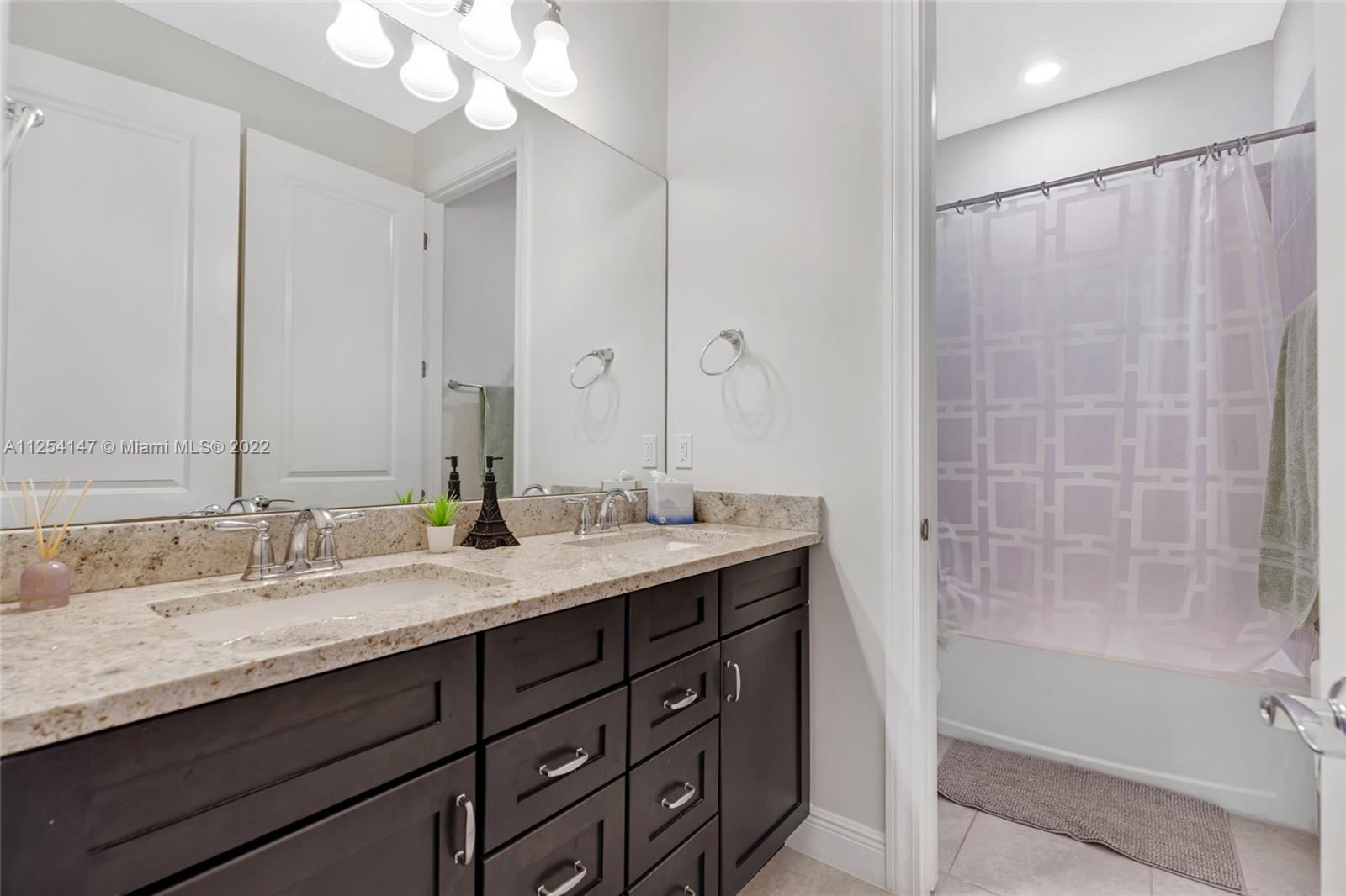 HILLCREST COUNTRY CLUB SO - Residential