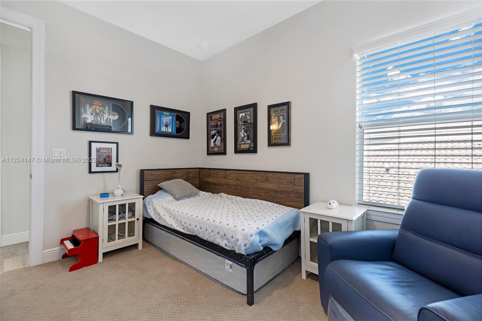 HILLCREST COUNTRY CLUB SO - Residential