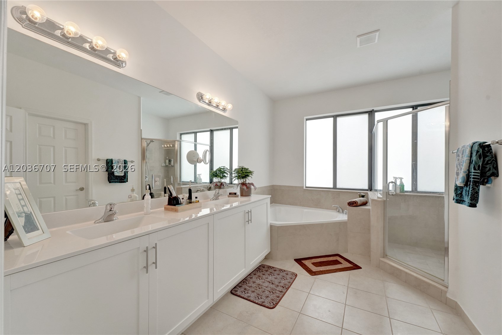 VIA VENTURA NEIGHBORHOOD - Residential