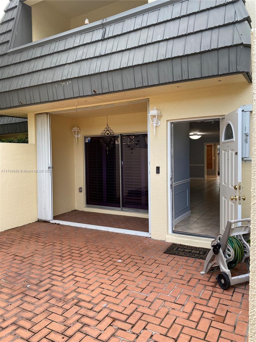 KENDALE LAKES TOWNHOUSE C - Residential Lease