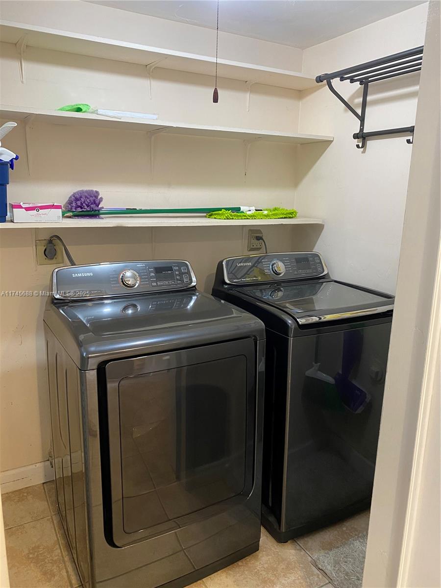 KENDALE LAKES TOWNHOUSE C - Residential Lease
