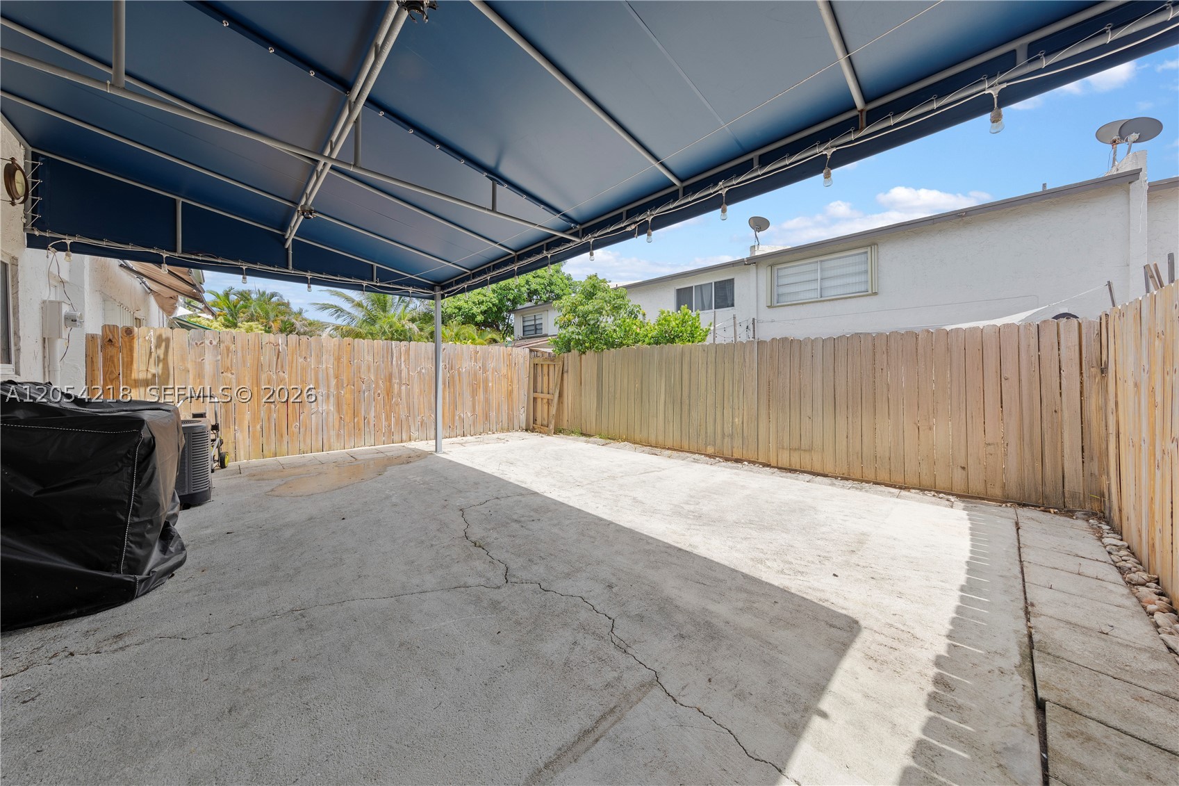 SNAPPER CREEK TOWNHOUSES - Residential Lease