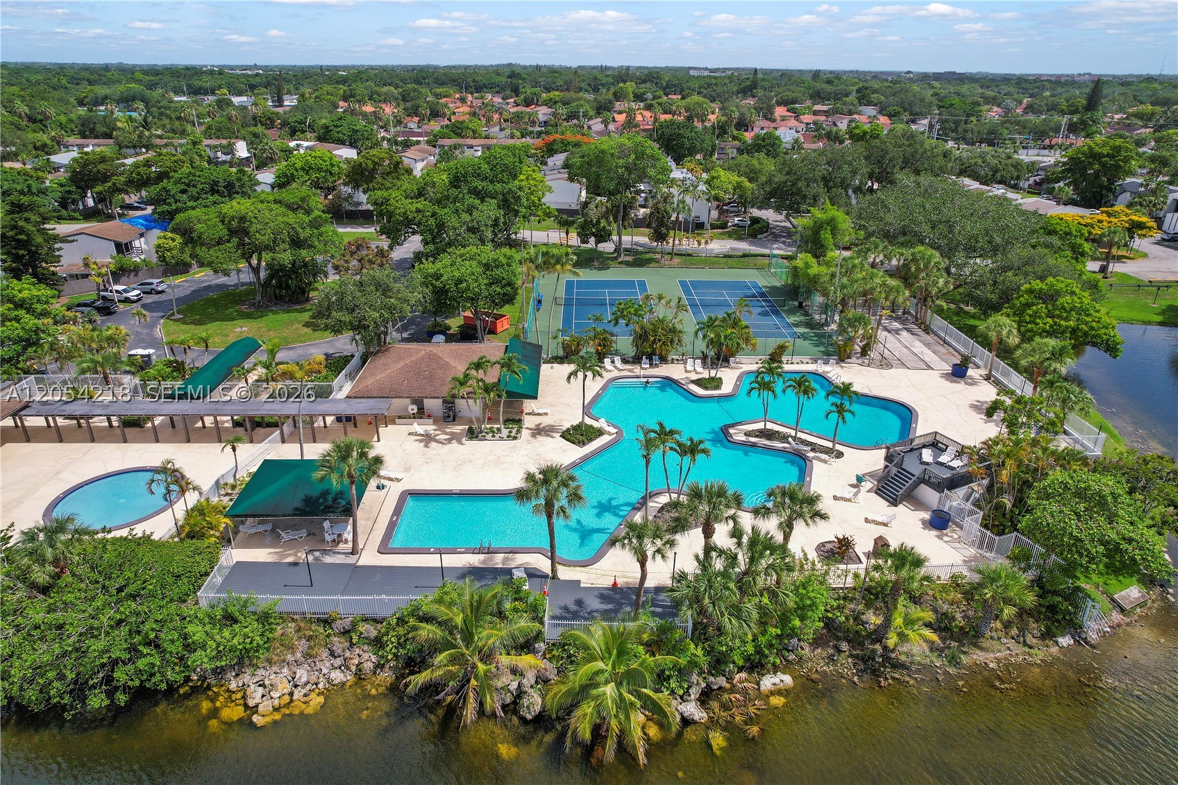 SNAPPER CREEK TOWNHOUSES - Residential Lease
