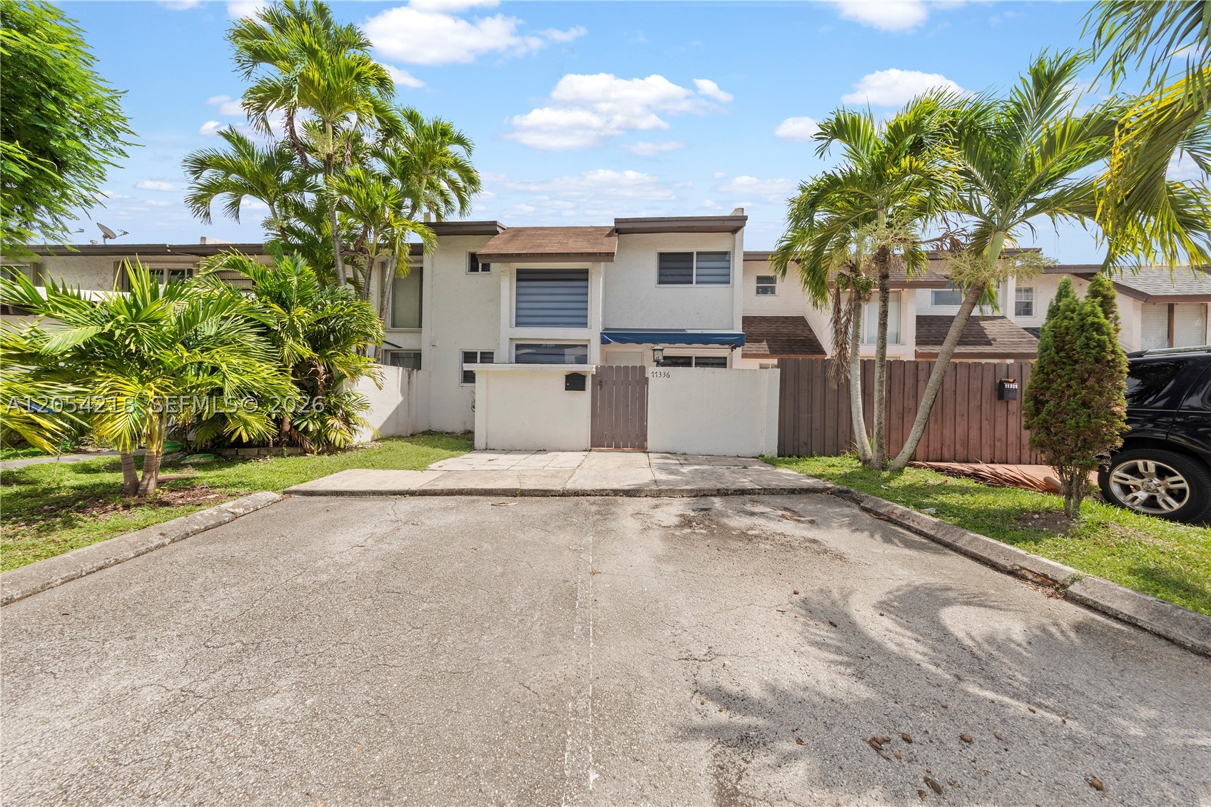 SNAPPER CREEK TOWNHOUSES - Residential Lease
