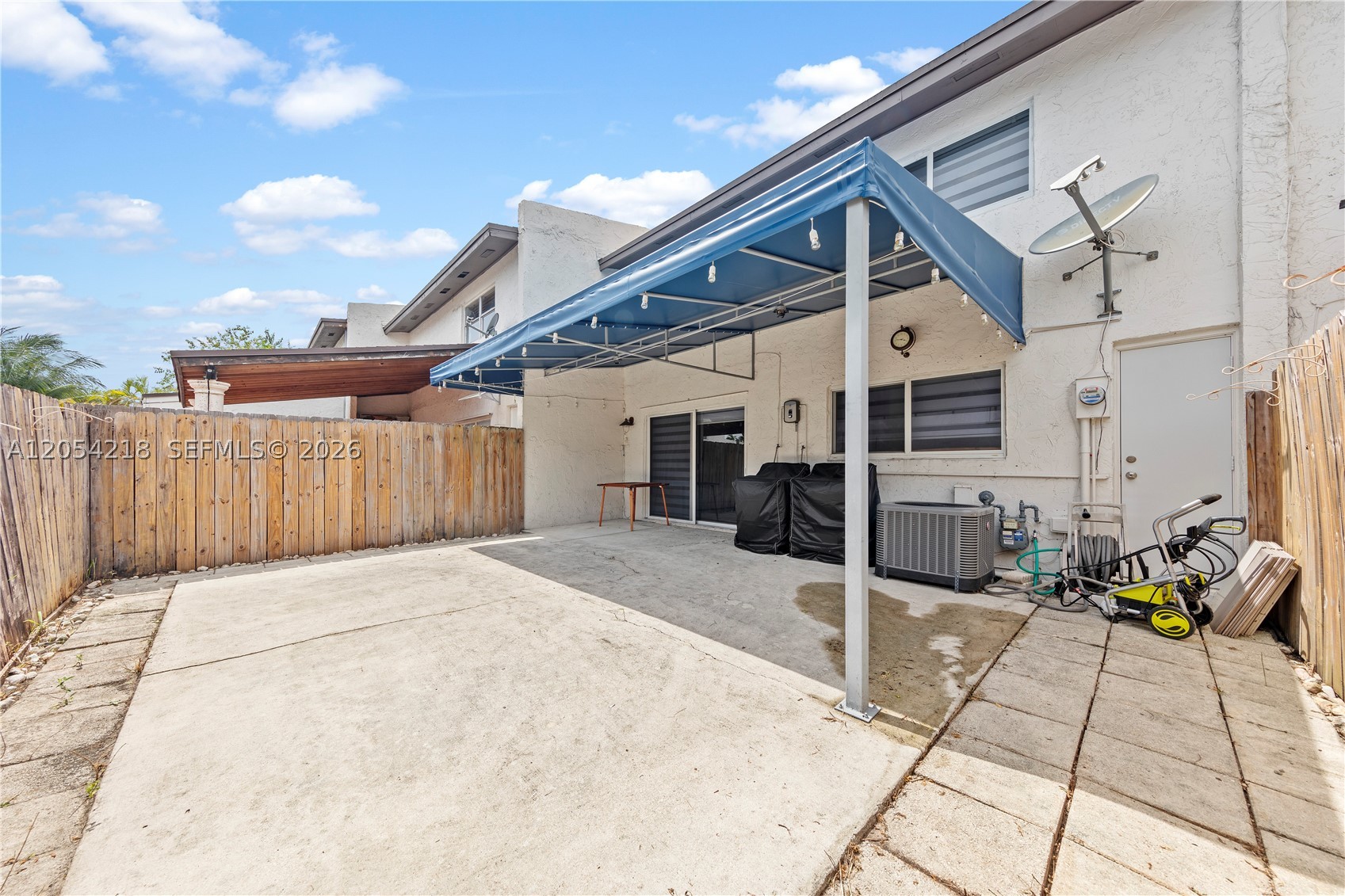 SNAPPER CREEK TOWNHOUSES - Residential Lease
