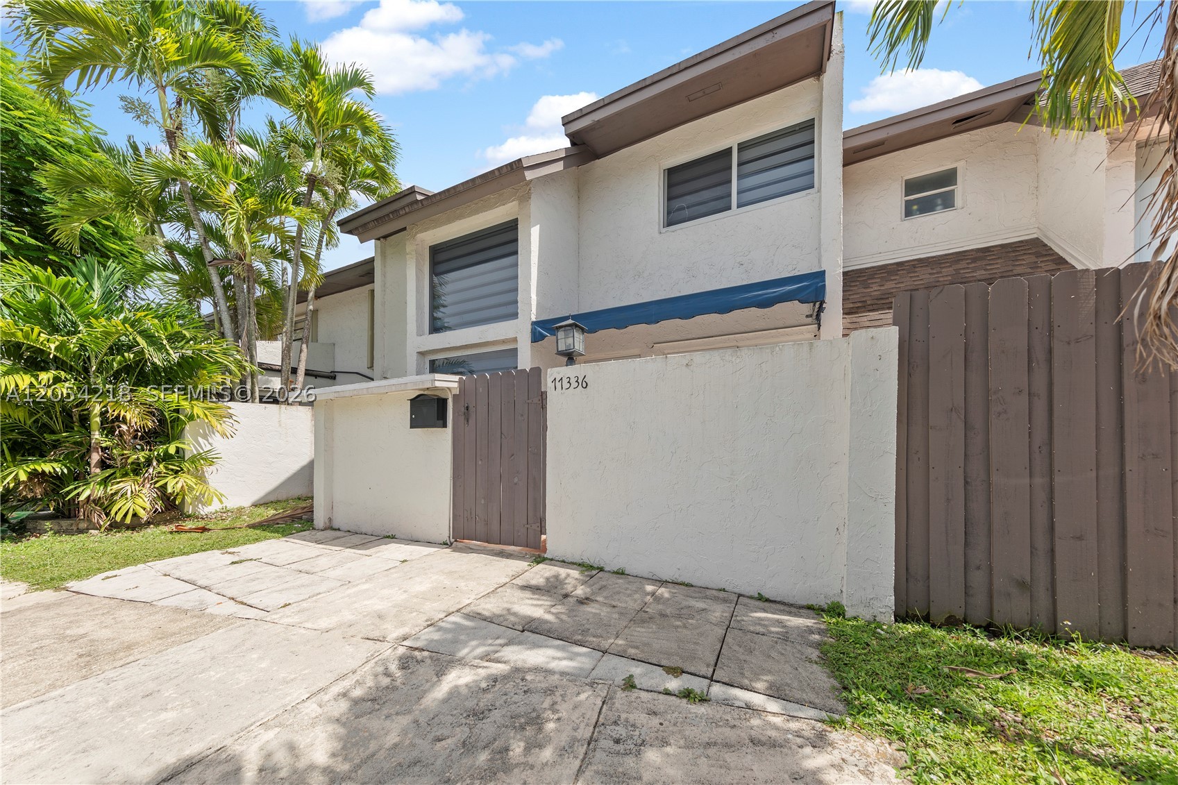 SNAPPER CREEK TOWNHOUSES - Residential Lease