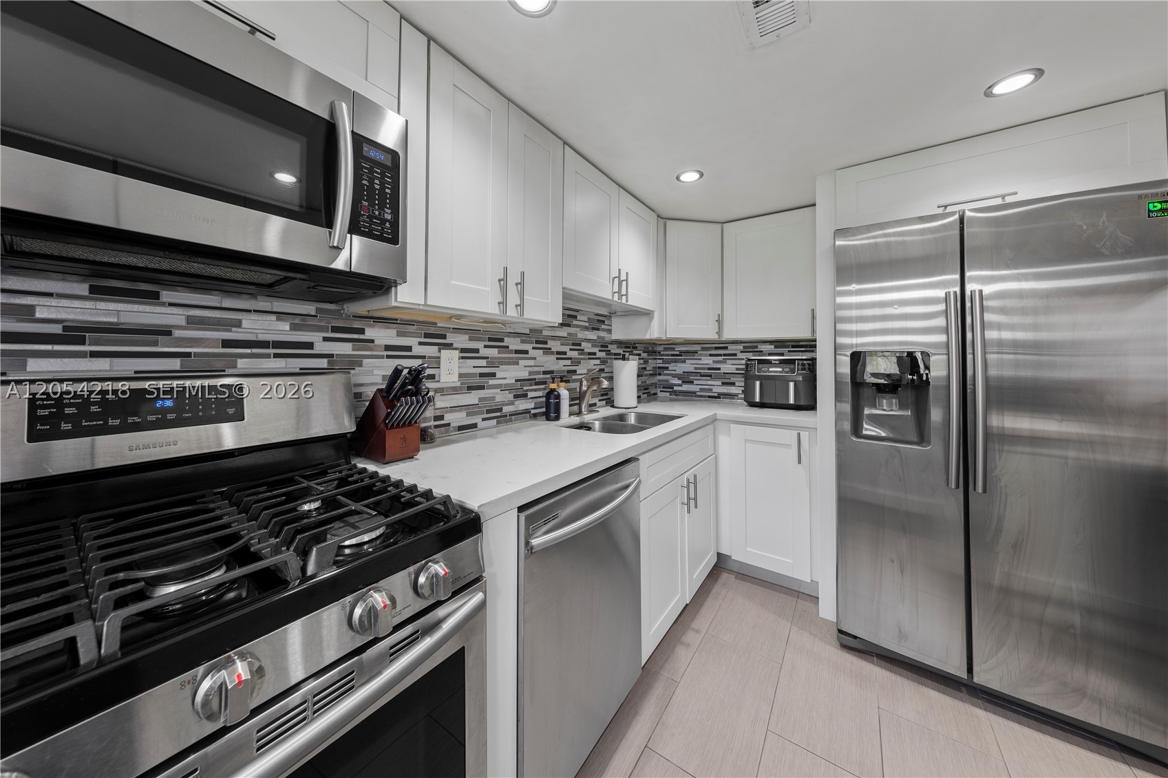 SNAPPER CREEK TOWNHOUSES - Residential Lease
