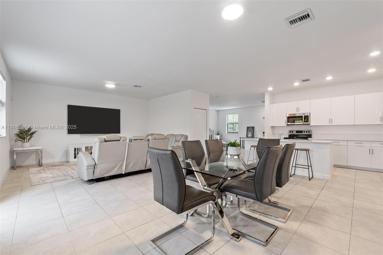 ESTATES AT SILVER PALM - Residential