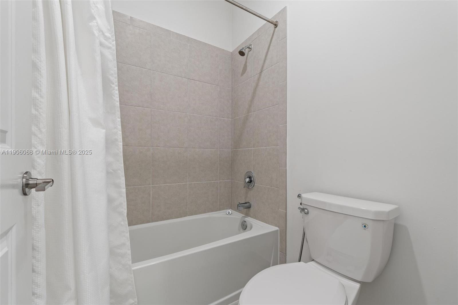 ESTATES AT SILVER PALM - Residential