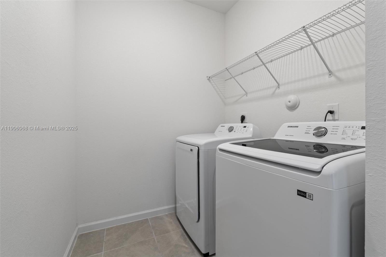 ESTATES AT SILVER PALM - Residential